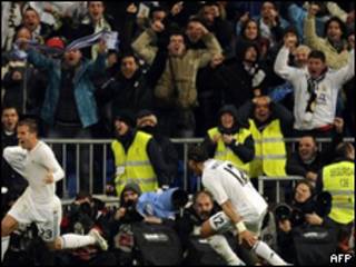 لاعبو ريال مدريد يحتفلون بالفوز