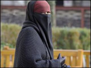 منقبة