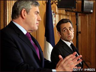El primer ministro inglés, Gordon Brown, y el presidente francés, Nicolás Sarkozy.