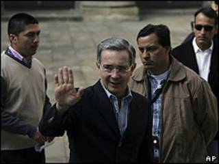 O presidente Álvaro Uribe durante votação