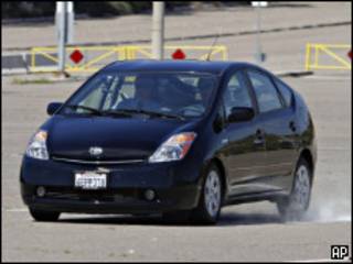 Автомобиль Toyota Prius