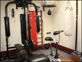 Gimnasio en la celda de máxima seguridad de Luis García Meza en Bolivia