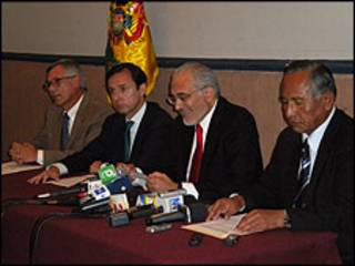 Los ex presidentes de Bolivia Jorge Quiroga, Carlos Mesa y Eduardo Rodríguez, además del ex vicepresidente Víctor Hugo Cárdenas