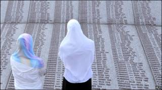 Мемориал жертвам резни в Сребренице