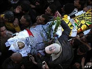 تشييع جثة اسيد قادوس في الضفة الغربية