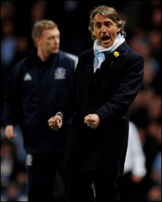 Roberto Mancini trong trận Man City gặp Everton