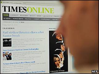 Usuário consulta o Times Online (arquivo)