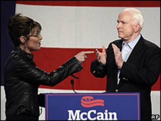 Sarah Palin (izquierda) y John McCain (derecha)