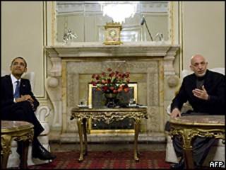 Obama e o presidente afegão, Hamid Karzai