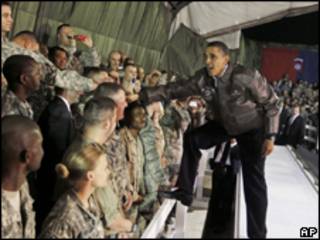 Obama na base americana em Bagram, Afeganistão