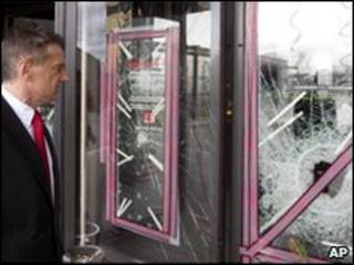 مدیر گراند کازینو در حال بررسی در قمارخانه پس از حمله