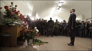 Медведев на месте взрыва на станции метро "Лубянка"
