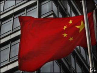 Bandera china frente a las oficinas de Google en Pekín