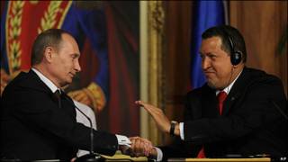 Hugo Chavez y Vladimir Putin en Caracas en abril de 2010