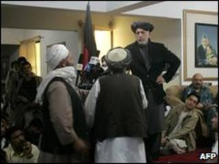 کرزی در قندهار (عکس از آرشیو)