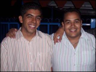 Santiago y Nelson Giraldo, detenidos por espionaje