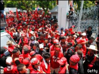 Manifestantes irrumpieron en el Parlamento