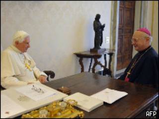 El Papa Benedicto XVI y el arzobispo de Alemania, Robert Zollitsch