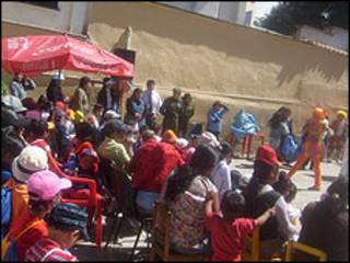 Los niños del penal de Obrajes en la Paz, Bolivia, en una celebración.