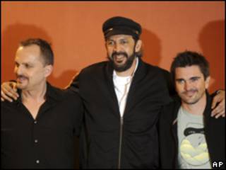 Juan Luis Guerra, Miguel Bosé y Juanes en la presentación del concierto