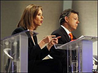 Los candidatos presidenciales colombianos Noemí Sanín y Juan Manuel Santos
