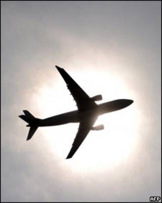 Avião no céu