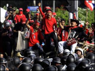 Protestos de camisas vermelhas na Tailândia (AP, 23 de abril)