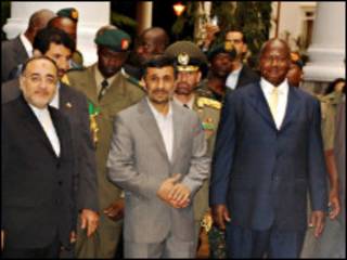 الرئيس الإيراني يصل إلى أوغندا