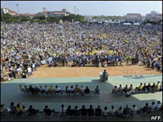 Manifestación contra base de Okinawa