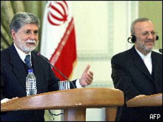 Celso Amorim e Manouchehr Mottaki em Teerã
