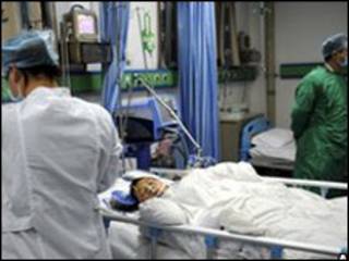 طفل يعالج في المستشفى