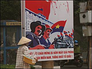 Biểu ngữ 35 năm kết thúc chiến tranh chống Mỹ