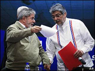 Luiz Inácio Lula da Silva (izq.) y Fernando Lugo el 3 de mayo