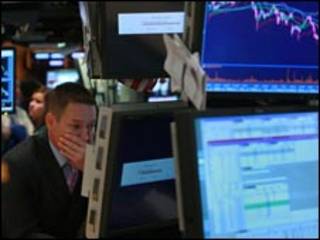 هبوط أسعار النفط مستمر في أمريكا وأوروبا