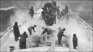 На баке британского эсминца в Баренцевом море, 1944 г.