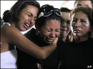 Familiares de Edwin Valero en su funeral