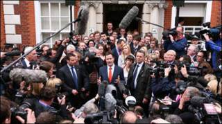 Thủ lãnh đảng Dân chủ Tự Do Nick Clegg họp báo