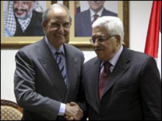 George Mitchell e Mahmoud Abbas