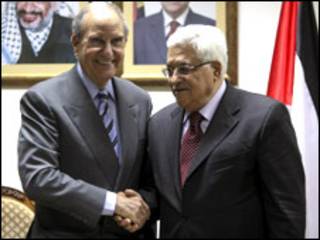 جورج ميچل او محمود عباس