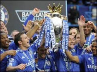 Kungiyar Chelsea bayan ta daga kofin Premier a bara