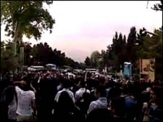 تصویری از تجمع دانشجویان دانشگاه شهید بهشتی تهران