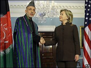 Hamid Karzai y Hillary Clinton