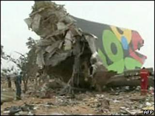 Restos del avión de Afriqiya Airways