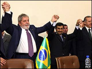 Luiz Inácio Lula da Silva en Teherán junto a Mahmoud Ahmadinejad
