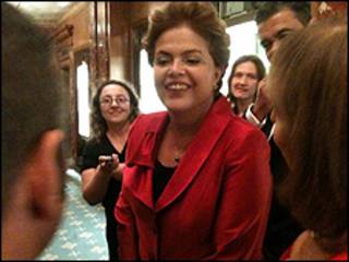 Dilma Rousseff conversa com jornalistas em Nova York (foto: Camila Viegas-Lee)