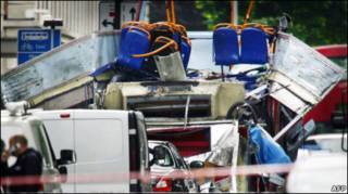 Развороченный взрывом автобус