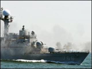 Navio sul-coreano abre fogo em exercício militar