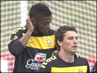 Michel Bastos e Elano