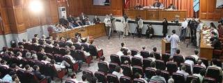 تصویری ازدادگاه دسته جمعی بازداشت شدگان پس از انتخابات