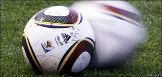 Pelota Jabulani en uno de los entrenamientos de Brasil para el Mundial Sudáfrica 2010